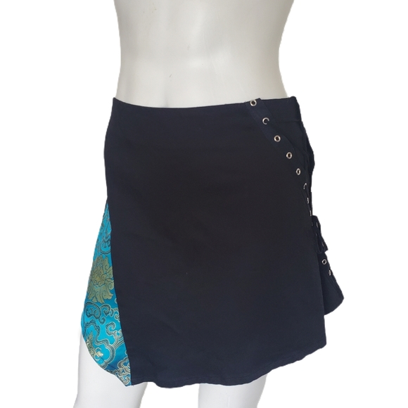 Y2K asymetrical skirt - Picture 3 of 9